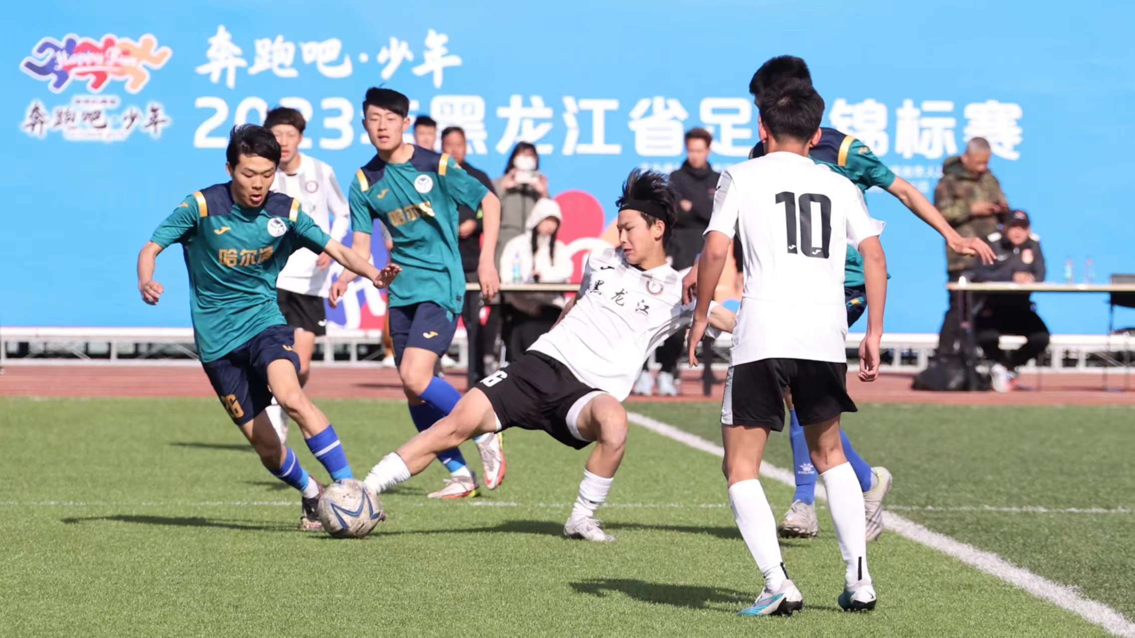 关于阿坝队夺得县级锦标，问鼎头名的信息