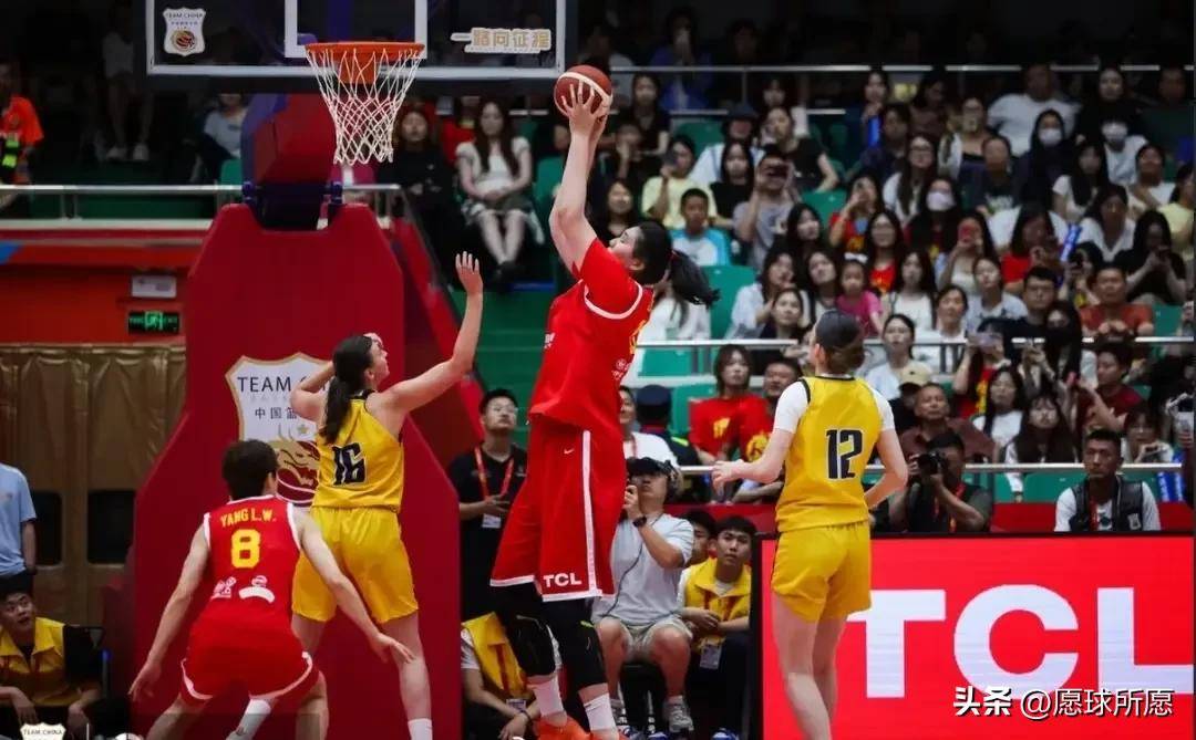 中国女篮昨晚对阵日本女篮精彩瞬间全场93-61大胜对手