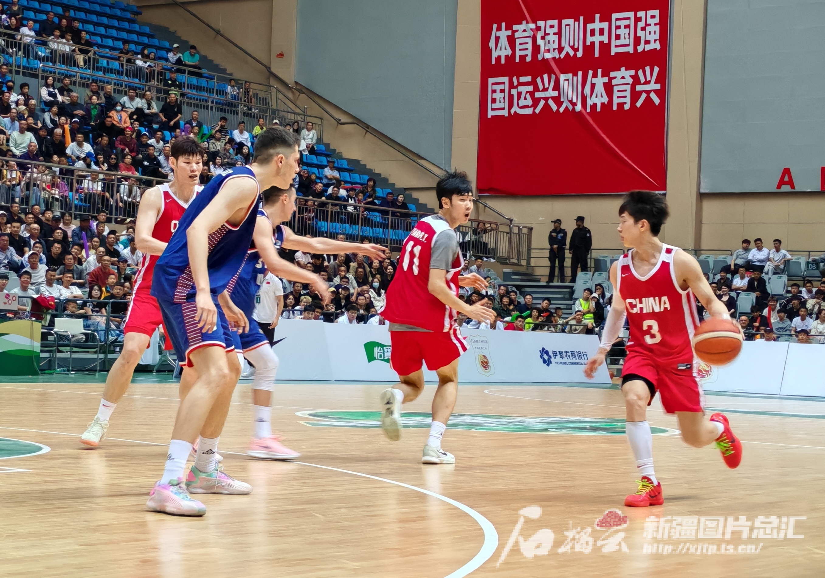 老熟人！CBA旧将道格拉斯担任约旦U19主帅阿巴斯任助教