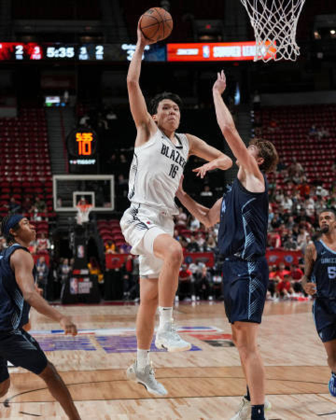 关于NBA夏联-中国男篮负黄蜂杨瀚森12分7失误6犯的信息
