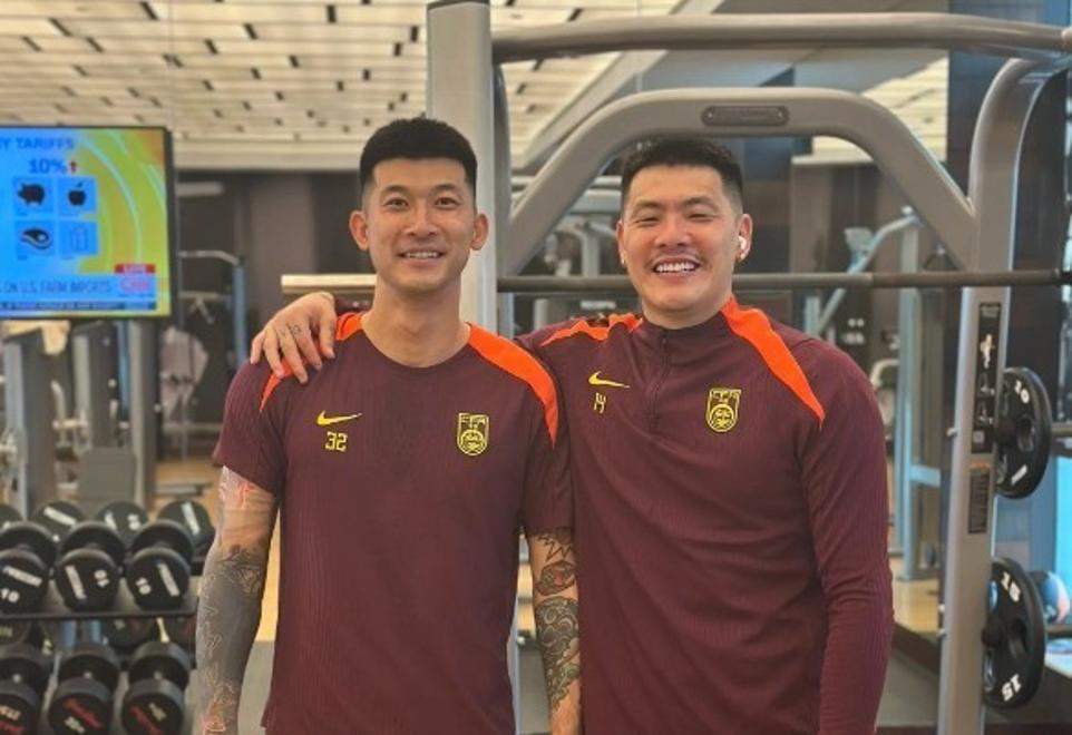 包含国足评分：颜骏凌张玉宁表现尚可后腰表现难如人意的词条