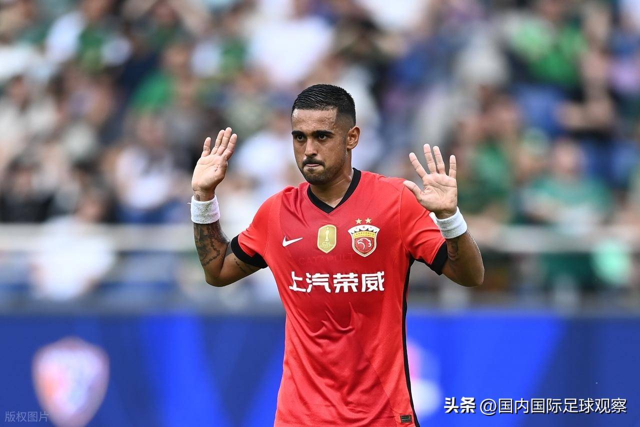 关于中国足坛经典战役+1！上海申花雨战3-2力克上海海港，出现两个帽子戏法的信息