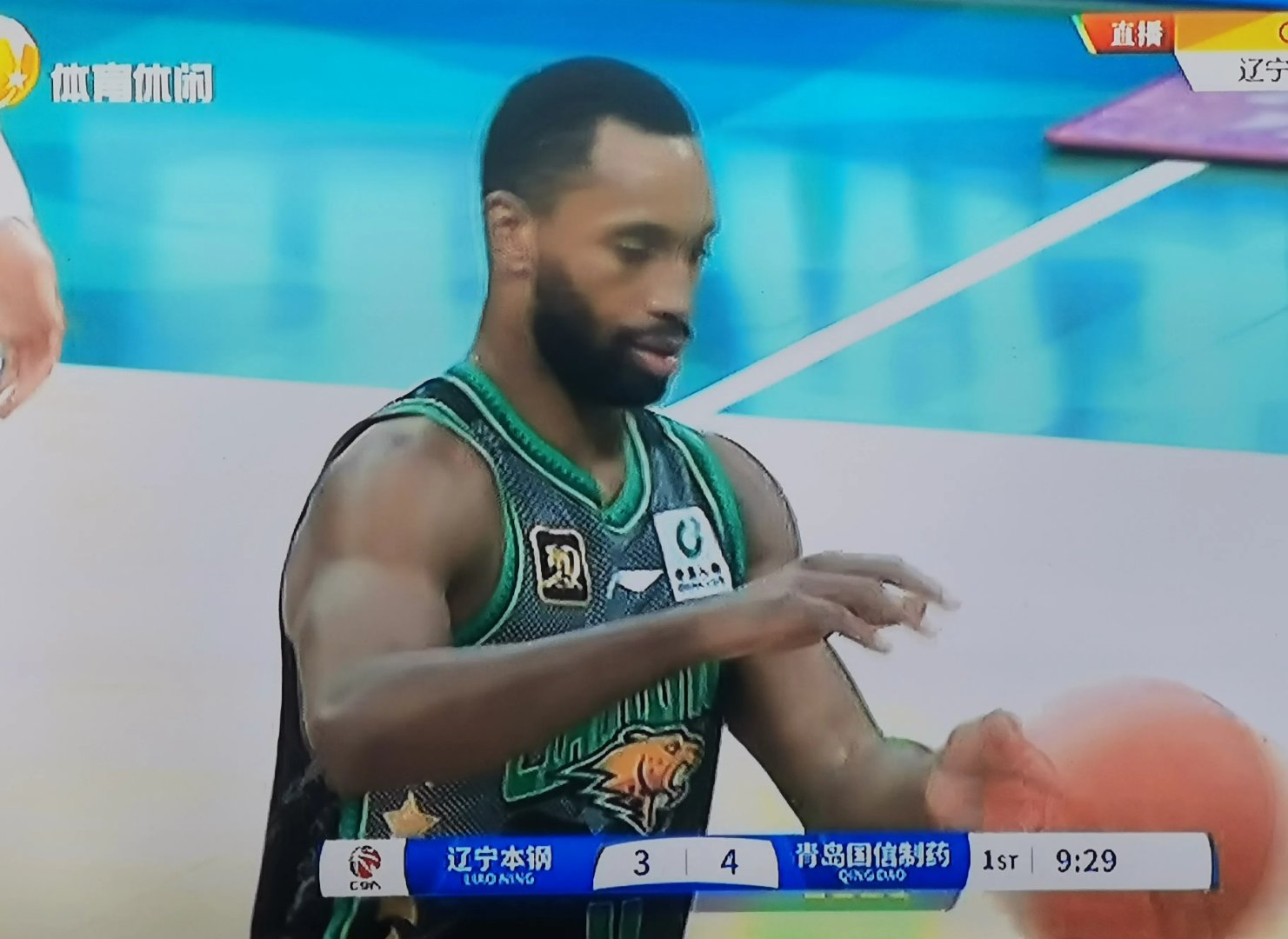 瞬间爆发，球队取得令人瞩目的胜利的简单介绍